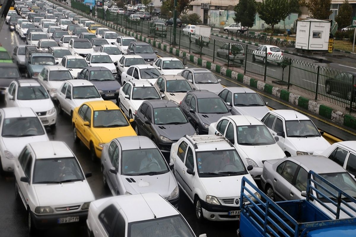 ترافیک سنگین صبحگاهی در معابر شهر تهران