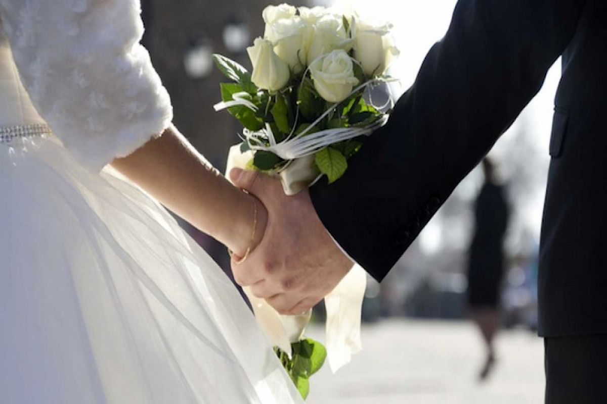 ۸۰ درصد هزینه‌های زوجین در آستانه ازدواج غیرضروری‌ست/ جوانان تمایل به ازدواج آسان دارند اما جو غالب حاکم در جامعه اجازه نمی‌دهد/ مُدل کیک عقد و لباس عروس نقش نگه‌دارنده‌ای در ازدواج ندارد