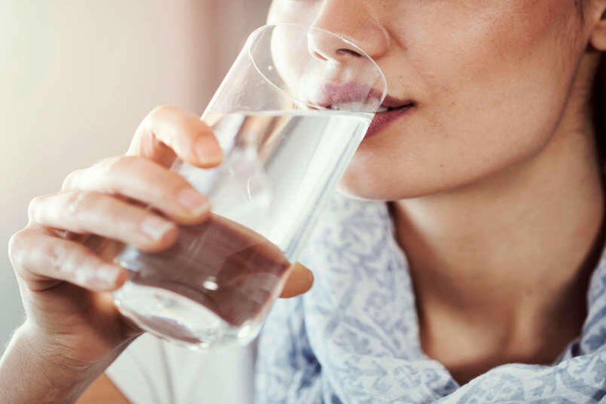 عواقب نوشیدن آب در صبح چیست؟