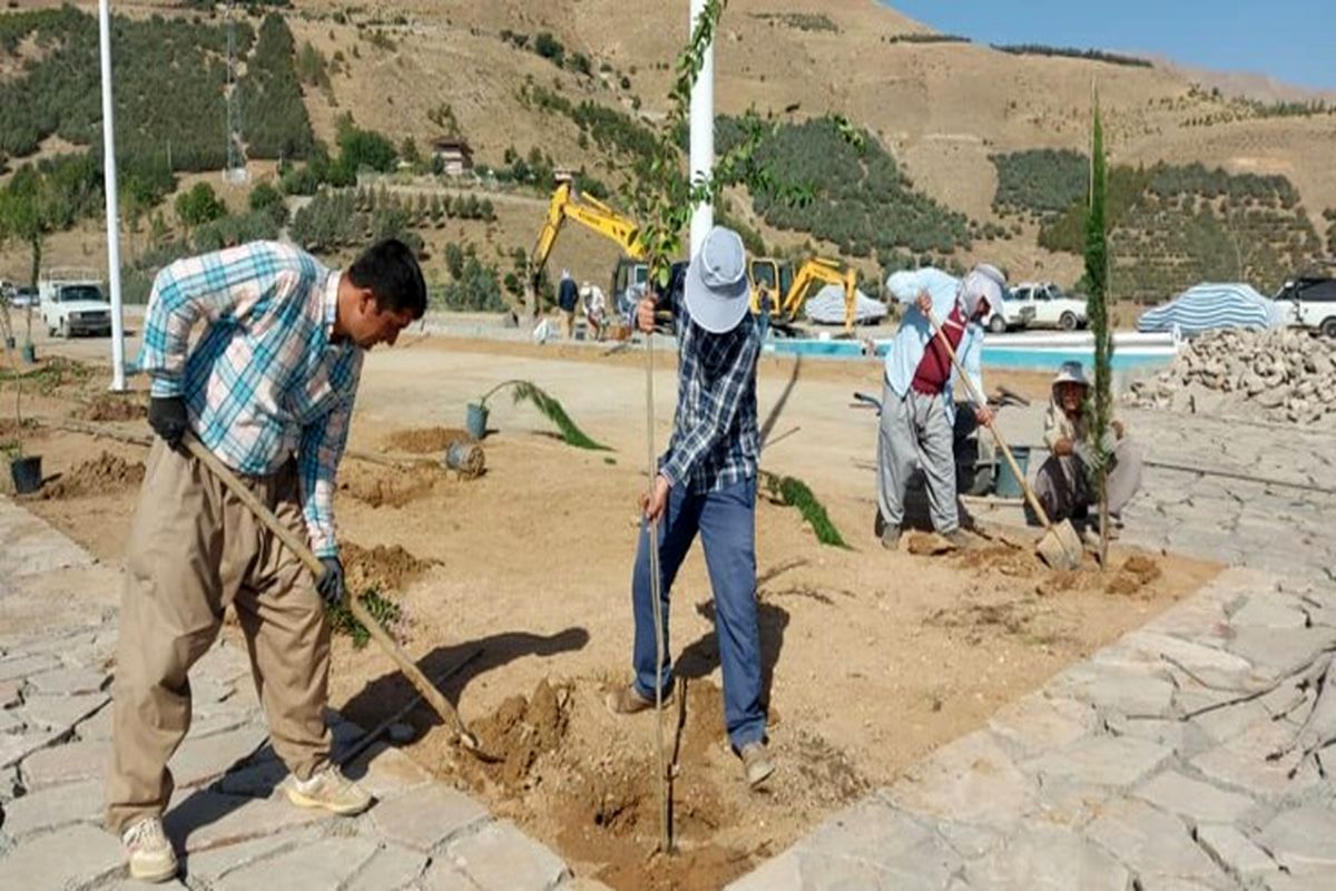 آغاز عملیات احداث فضای سبز پارک ۲ هکتاری باغ ایرانی در آبیدر سنندج