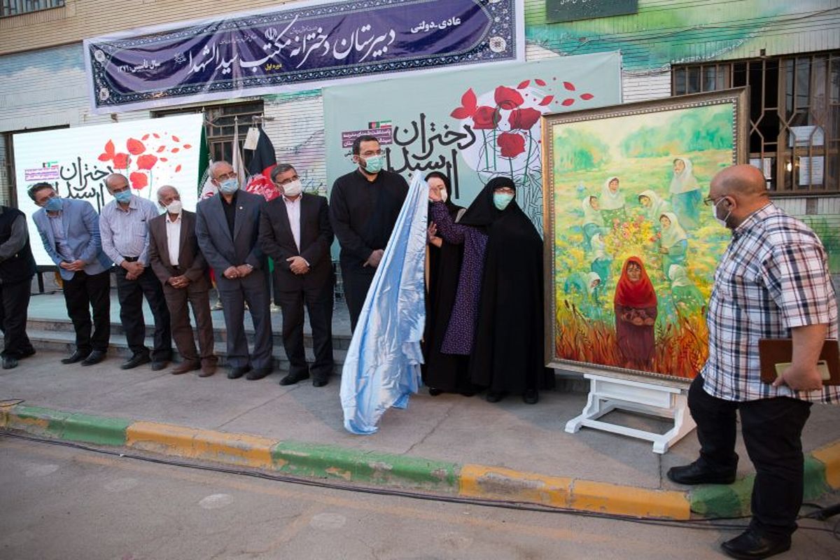 دادمان: هنر متعهد هیچ مرزی نمی‌شناسد/ قدیریان تابلوی خود را به مادران شهدای کابل تقدیم کرد