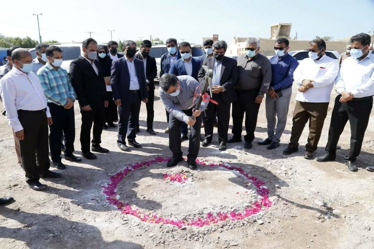 بازارچه ملوانی بندرلنگه کلنگ زنی شد