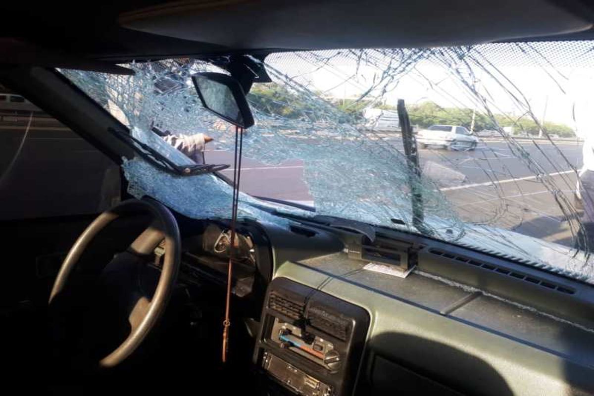 تصادف شدید پراید و عابر پیاده در بزرگراه آزادگان+ عکس