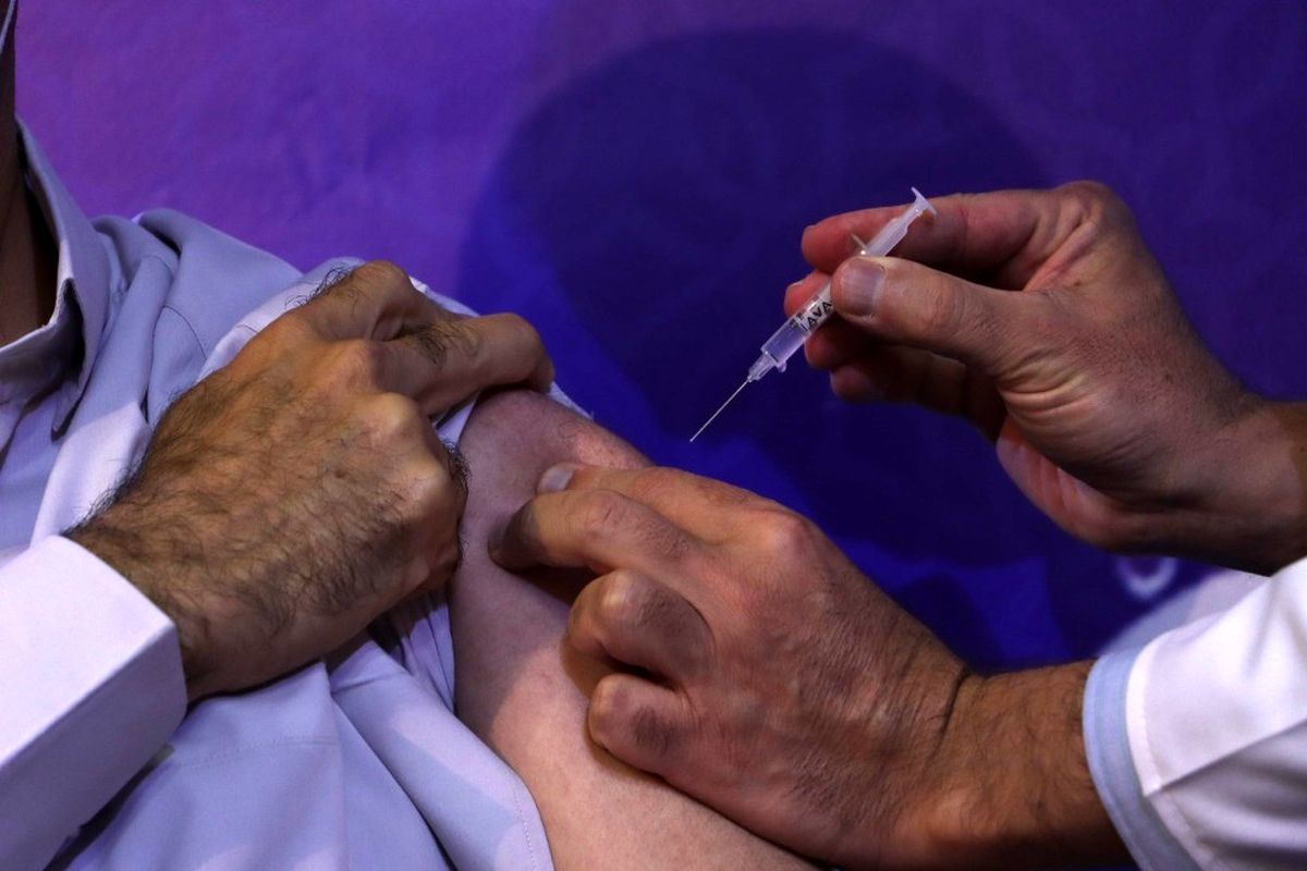 تزریق دوز اول واکسن به سالمندان بالای ۷۰ سال در قم
