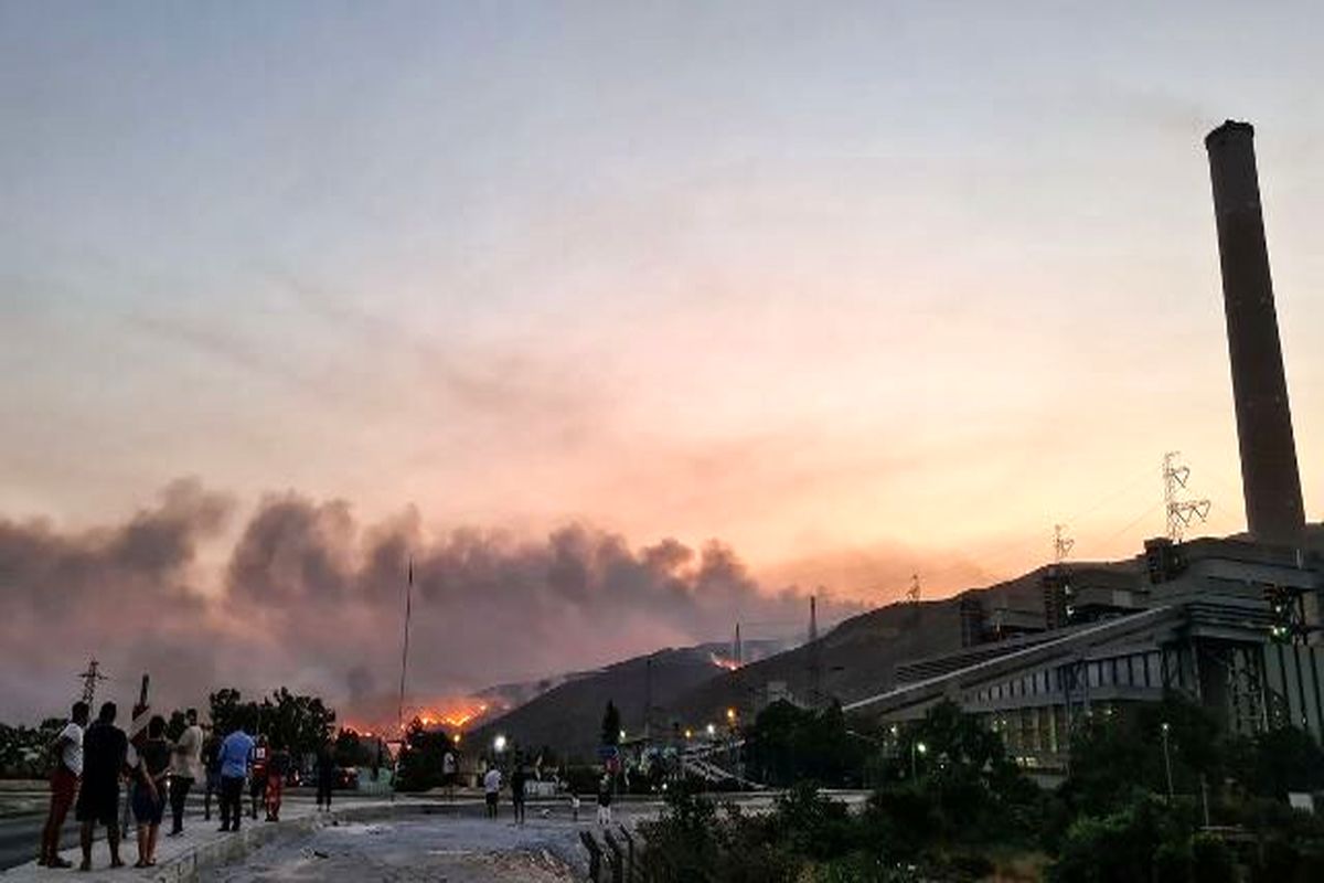 آتش سوزی به نزدیکی نیروگاه زغال سنگ بدروم رسید