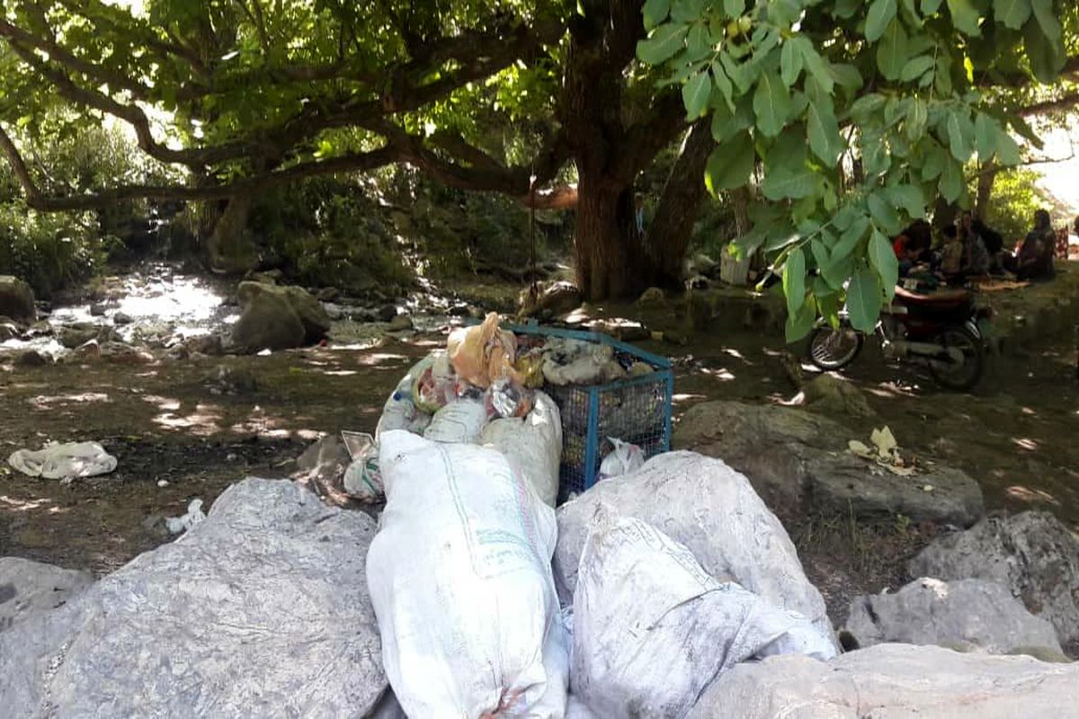 ضرب الاجل یک هفته‌ای محیط زیست برای جمع آوری زباله‌های رها شده در سراب‌های نهاوند