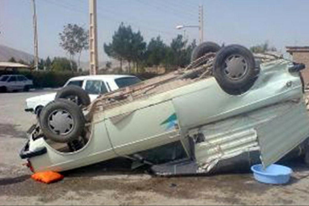 واژگونی وانت پیکان در محور قزوین به زنجان یک کشته و دو مجروح برجای گذاشت