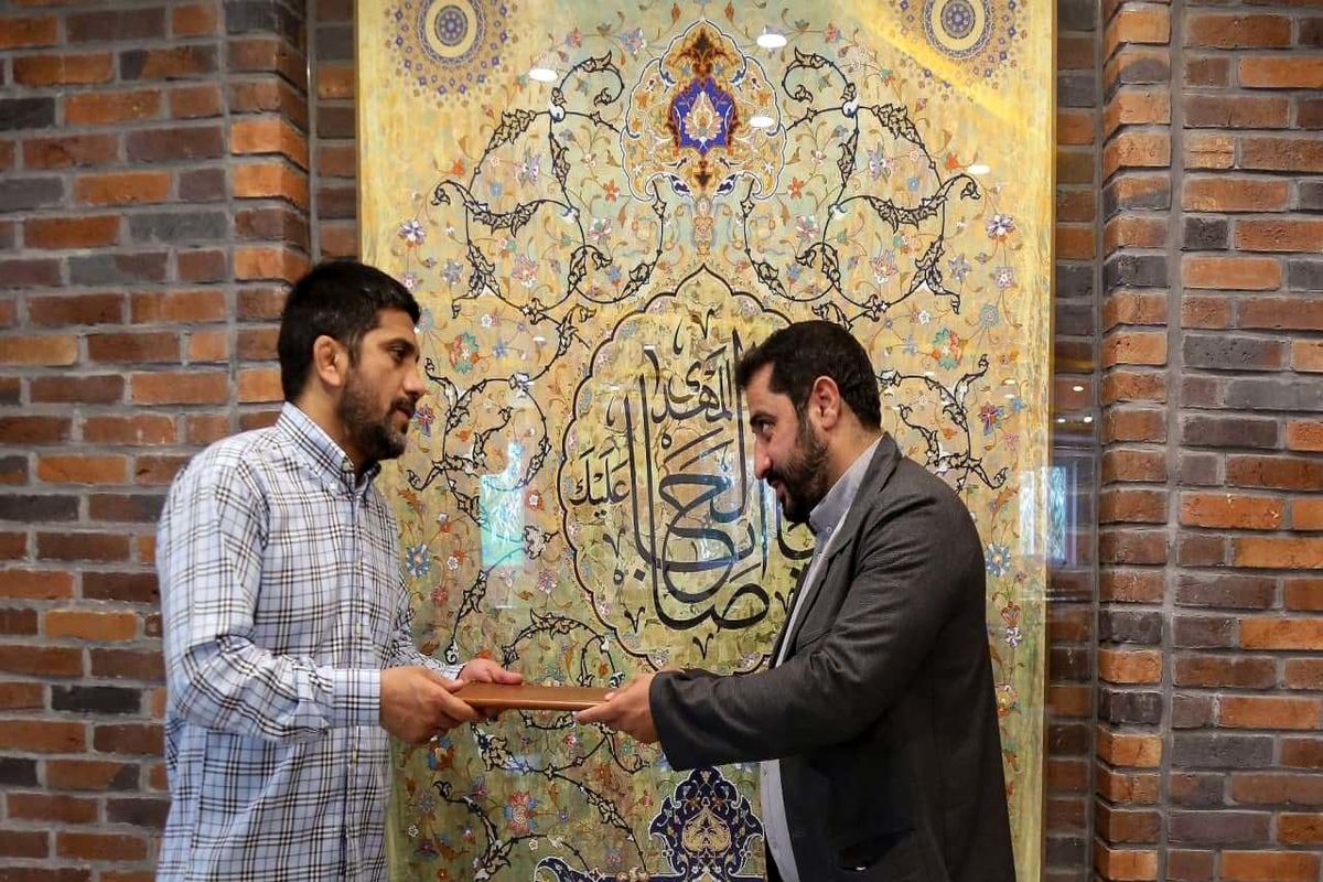 سروری حکم خود را از دبیر دریافت کرد