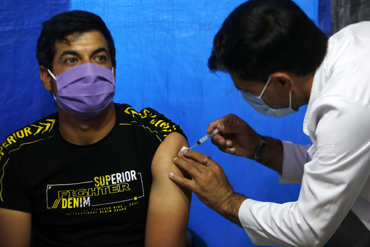 واکسیناسیون متمرکز رانندگان برون‌شهری مشهد آغاز شد