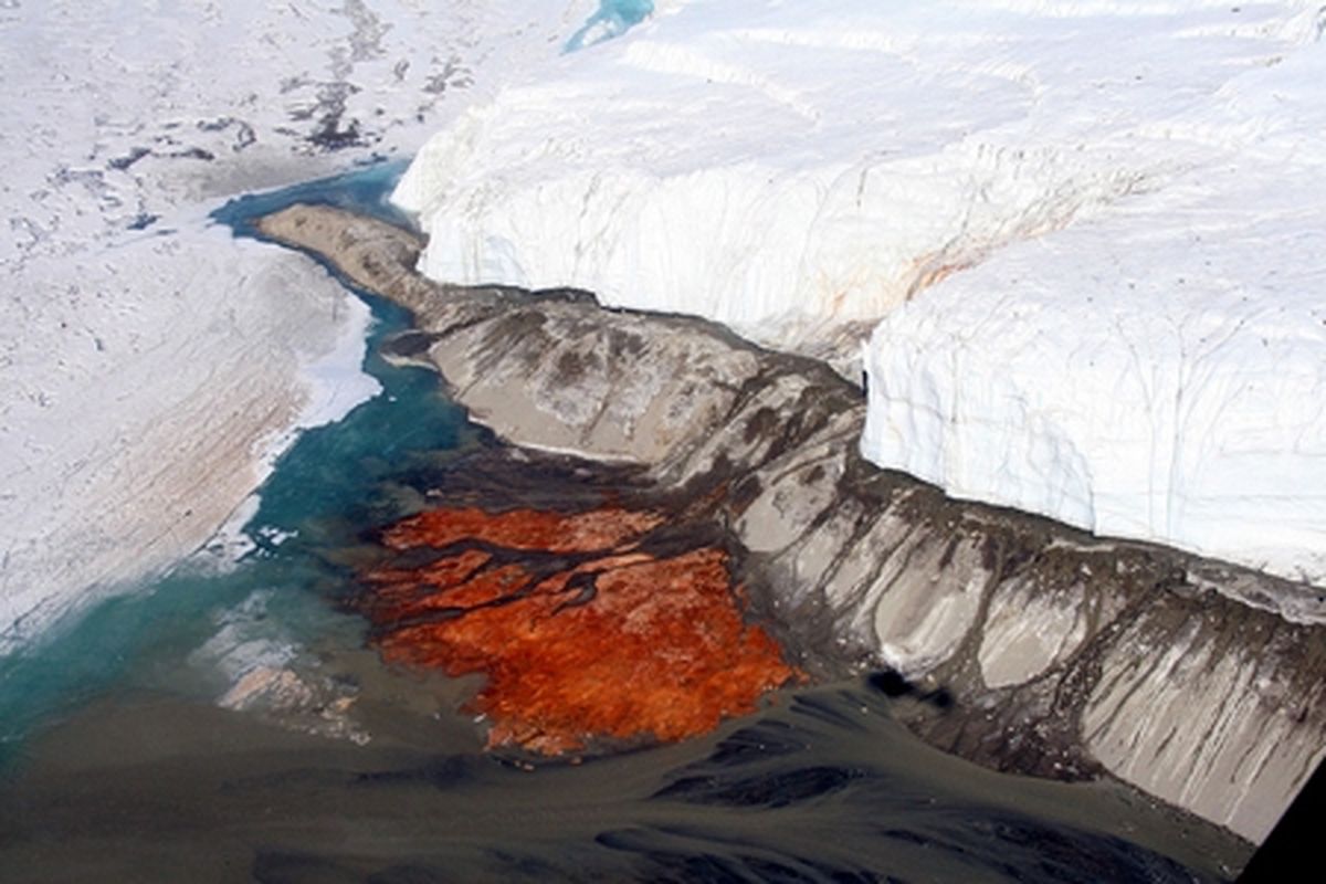 آبشارهای خون در قطب جنوب + عکس