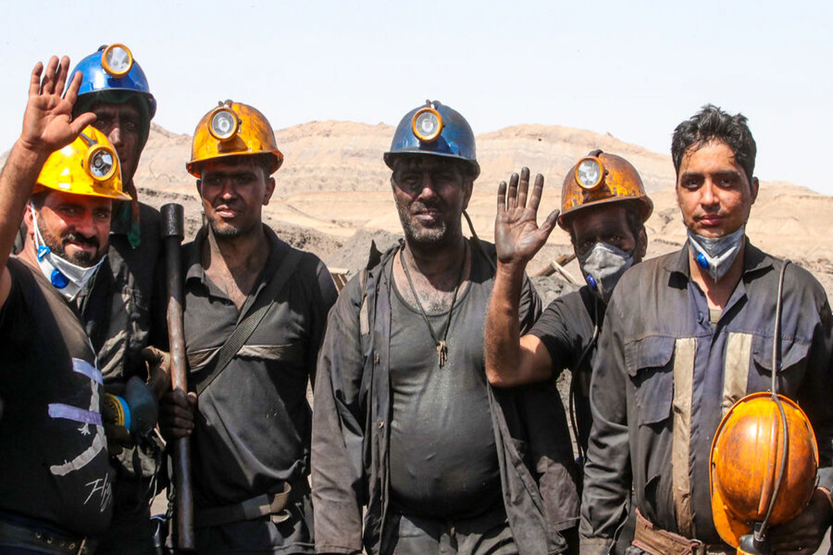 بررسی مشکلات کارگران طبس / ضرورت افزایش ایمنی محیط کار کارگران در معادن زغال سنگ