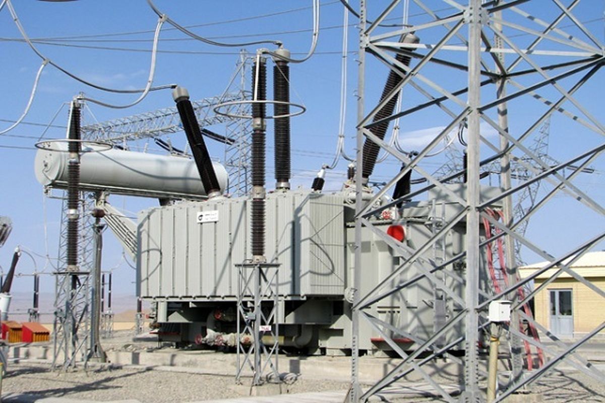 بهره برداری از ۱۳۱ پروژه برق رسانی در استان همدان