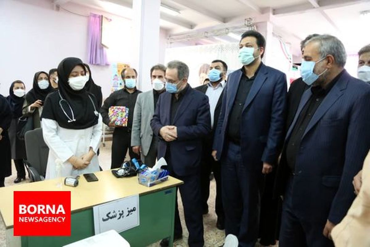 بازدید استاندار تهران از طرح واکسیناسیون دانش آموزان ۱۲ تا ۱۸ سال در مدرسه ملاصدرا شهرری