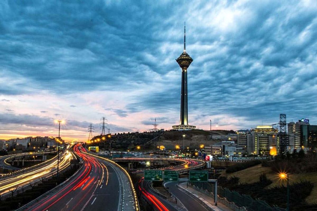 تهران مشکل هویتی دارد/ ساختن نماد هایی همچون برج آزادی و برج میلاد هزینه بر است/ احیای بسیاری از بناها می تواند از ساخت بناهای دیگر با اهمیت تر باشد
