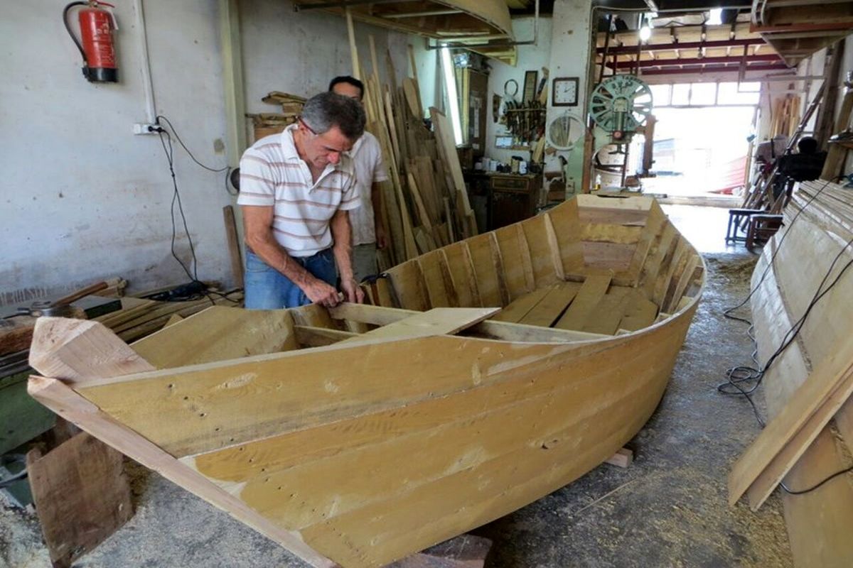 چرا باید قایق ها چوبی ساخته شوند نه سنگی؟