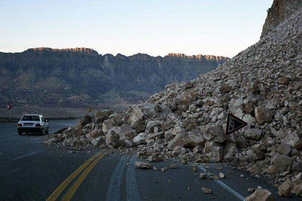 ریزش کوه در یکی از روستاهای کرمان در پی وقوع زلزله