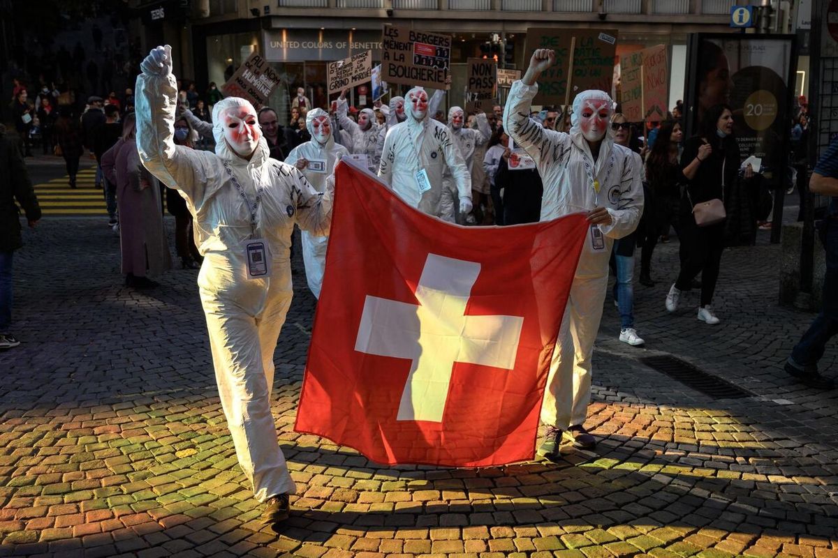 محدودیت های کرونایی سوئیس را به تظاهرات کشاند