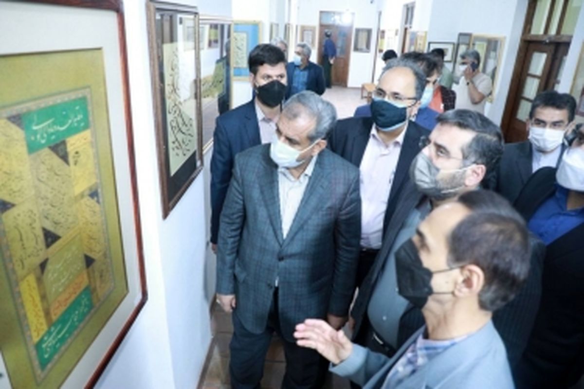 وزیر فرهنگ از نمایشگاه دوسالانه ملی خوشنویسی در قزوین بازدید کرد