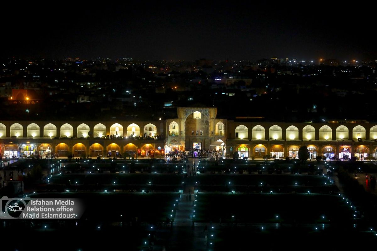میدان امام (ره) روشن تر می شود / اختصاص ۱۷۰ میلیارد ریال برای افزایش روشنایی پارک های اصفهان 