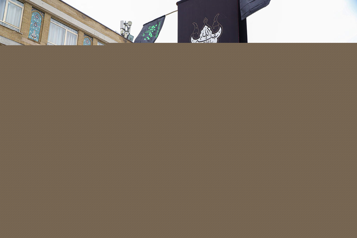 فضاسازی و برپایی بیرق عزا در شهر قم هم‌زمان با ایام وفات شهادت‌گونه حضرت معصومه (س)