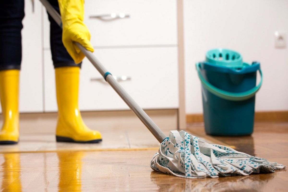 این زن بدون اجازه، خانه ها را تمیز می‌کرد+عکس