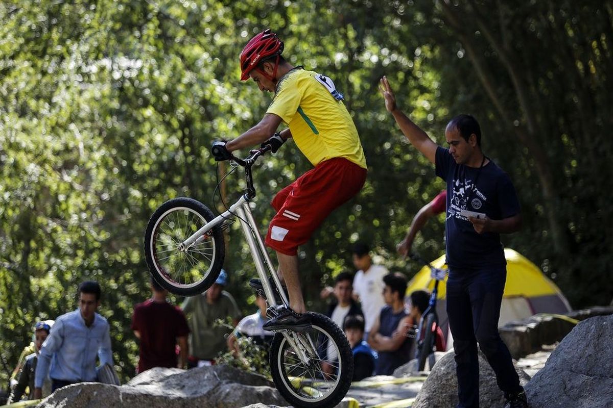 مسابقات دوچرخه سواری تریال قهرمانی کشور در همدان برگزار می شود