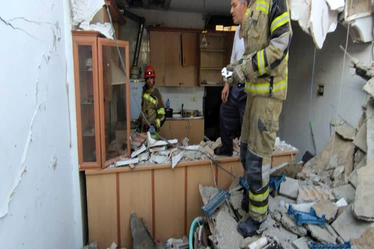 انفجار در یک منزل مسکونی و ریزش دیوار در تهران
