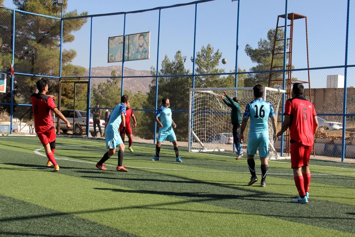 در دومین روز مسابقات مینی فوتبال بسیج ادارات در یاسوج چهار بازی برگزار شد