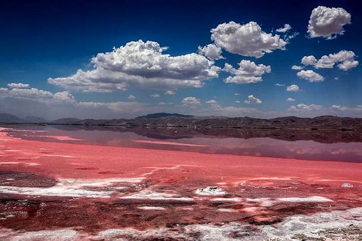 دریاچه عجیب قرمز رنگ در ایران! + عکس