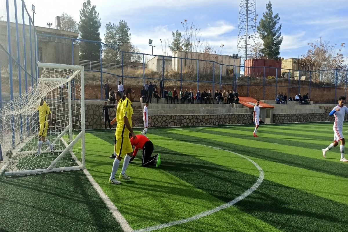 در ششمین روز مسابقات مینی فوتبال ادارات استان سه بازی برگزار و ۱۹ گل از خط دروازه ها گذشت