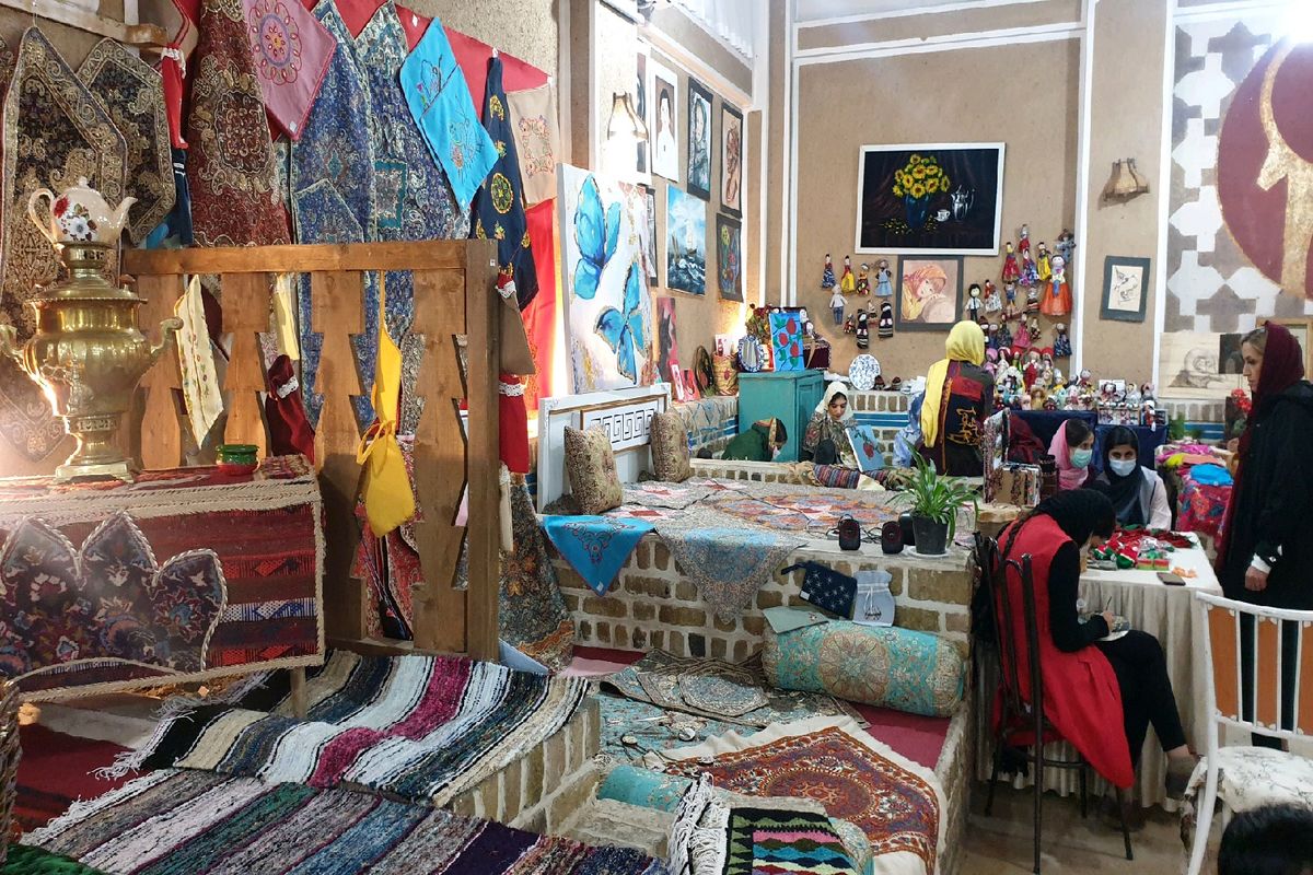 ایجاد بازارچه دائمی صنایع دستی در قزوین برای حمایت از هنرمندان ضروری است