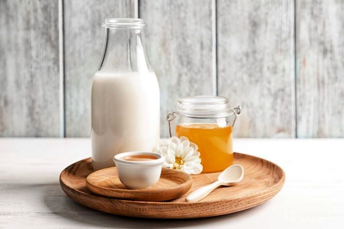 ۱۰ خاصیت مصرف شیر و عسل