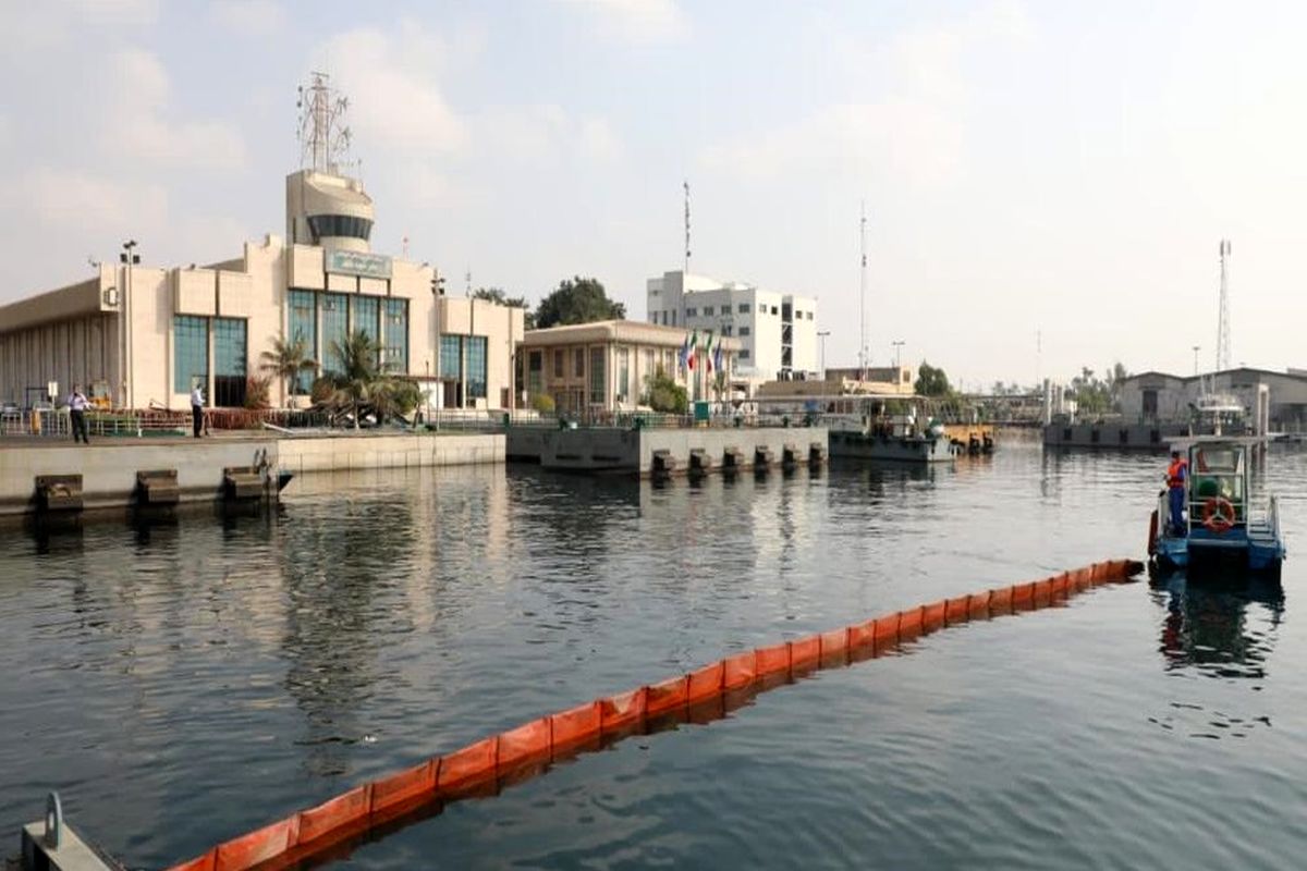 تجهیز و بازسازی ملزومات مبارزه با آلودگی نفتی در شناورهای سنتی