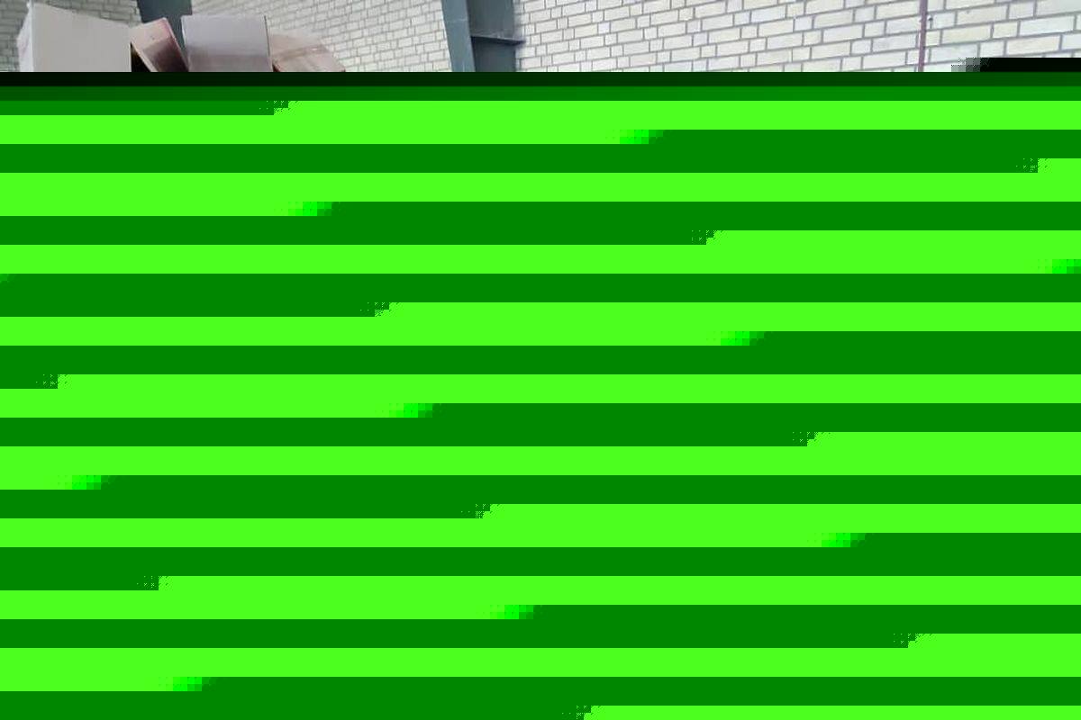 کشف ۱۳ تن روغن مایع خوراکی احتکار شده در شادگان