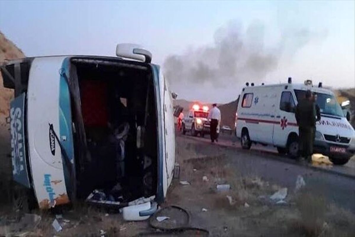 واژگونی ۲ دستگاه اتوبوس در ترمینال فرودگاه بین المللی امام خمینی