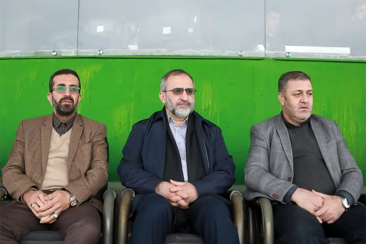 حضور استاندار مرکزی در ورزشگاه امام خمینی ( ره)