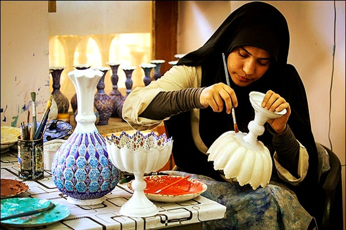 صادر شدن یک‌هزار و ۹۰۶ مجوز مشاغل خانگی برای زنان استان مرکزی