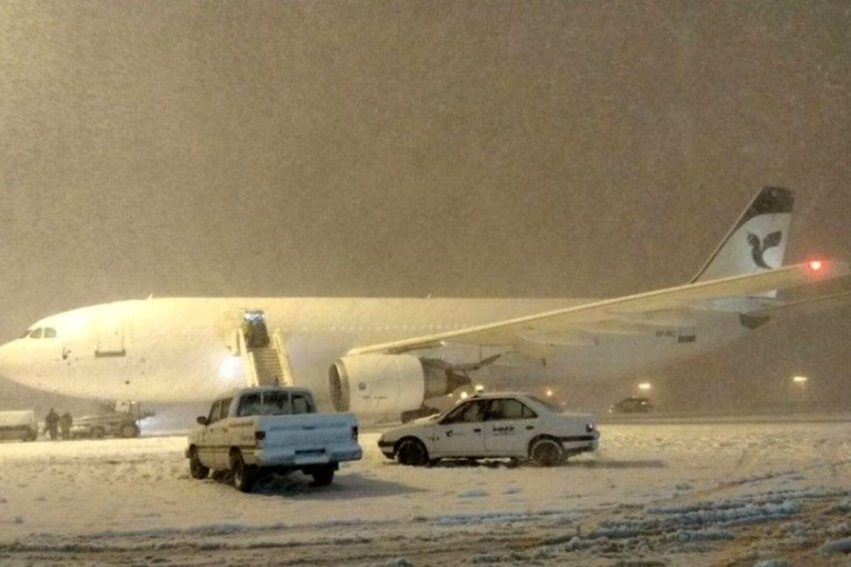 پروازهای فرودگاه اراک به دلیل بارش برف لغو شد
