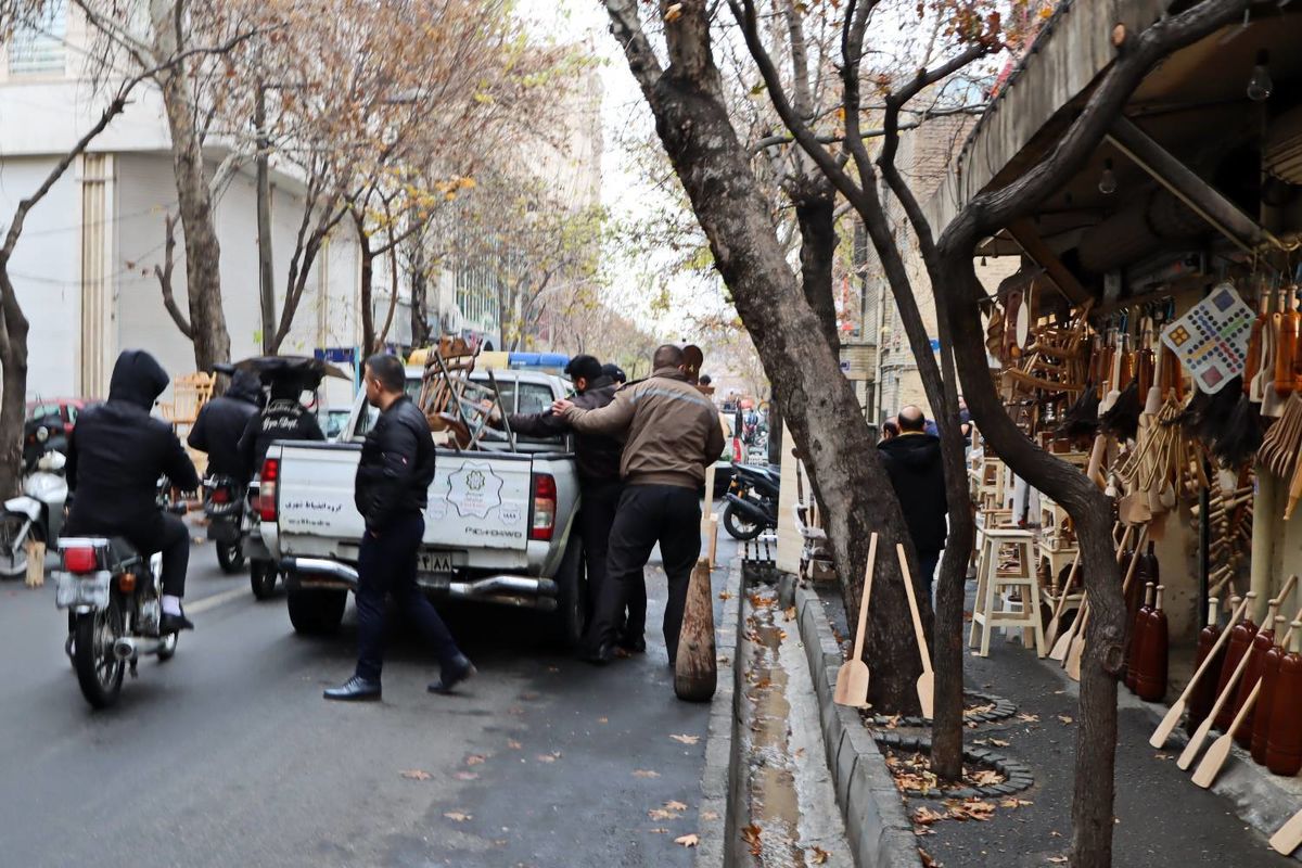برخورد قانونی شهرداری منطقه ۱۱ تهران با سدکنندگان خیابان قلمستان