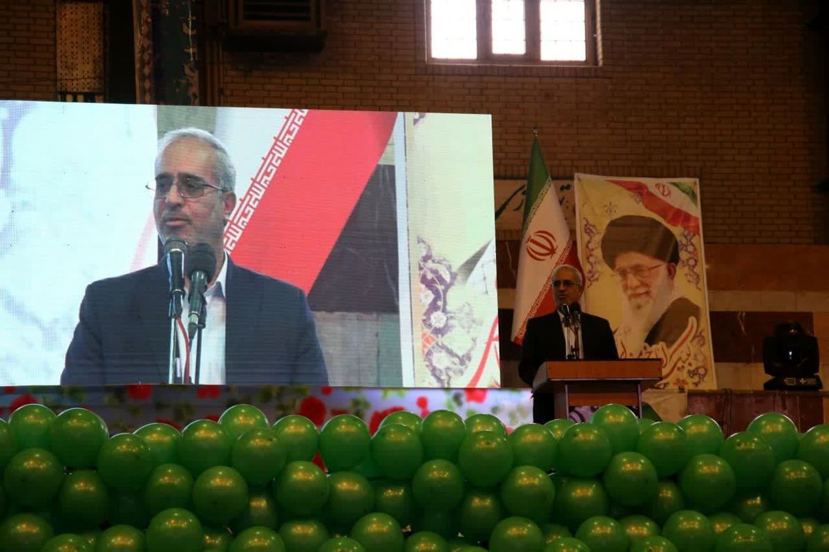استاندار کرمان: مستقل‌ترین کشور در حوزه تصمیم‌گیری‌های سیاسی هستیم
