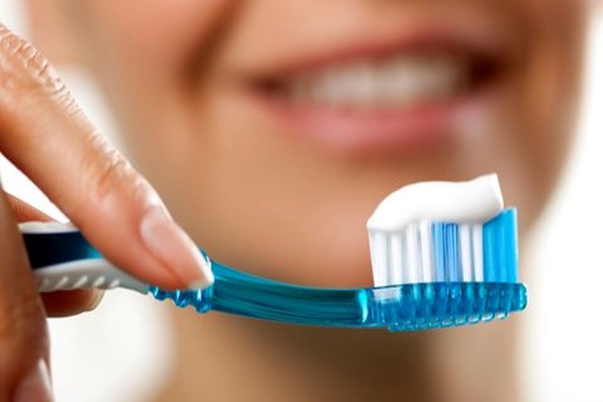 نخ دندان مهمتر است یا مسواک زدن؟