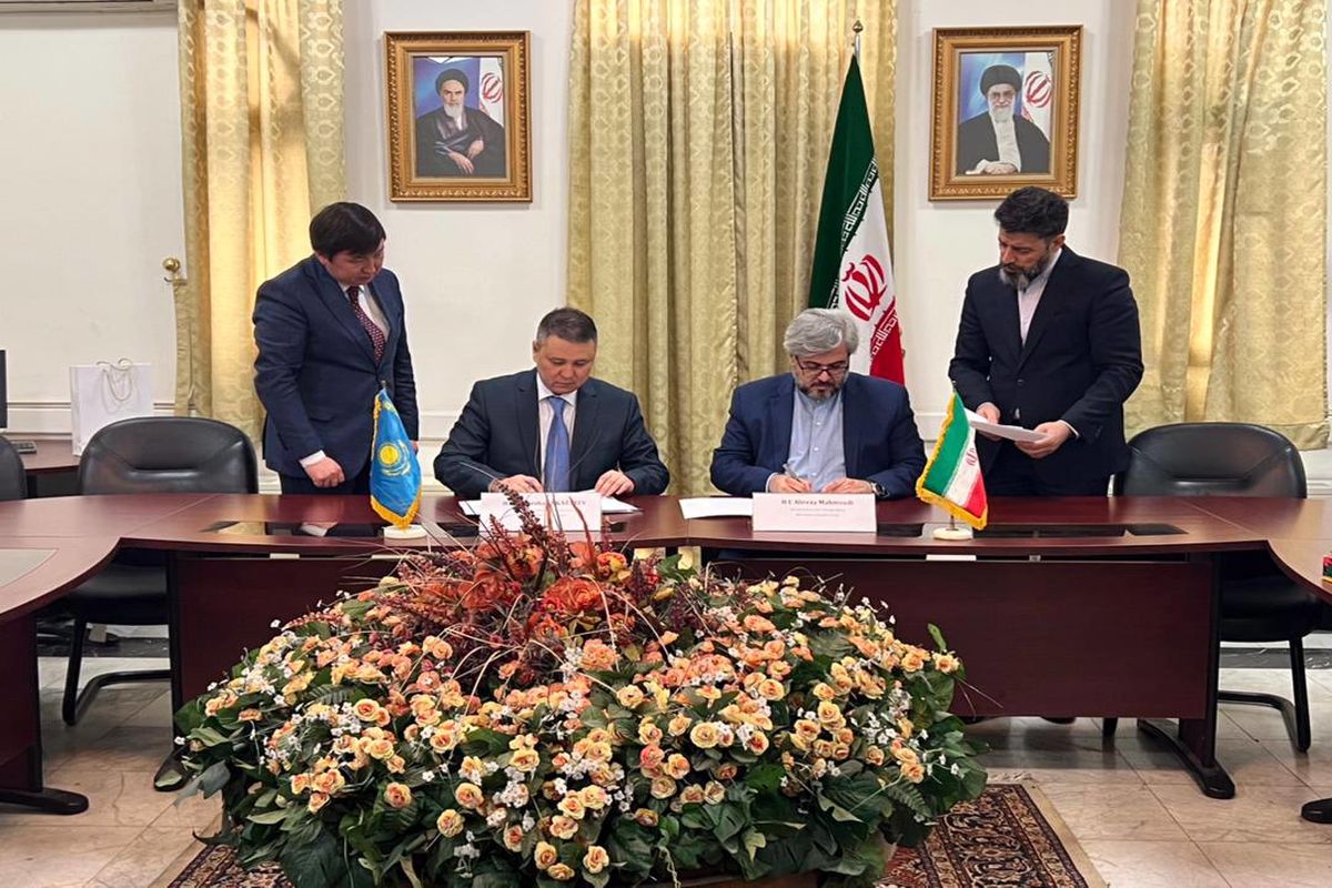 توسعه روابط کنسولی ایران و قزاقستان با امضای یادداشت تفاهم