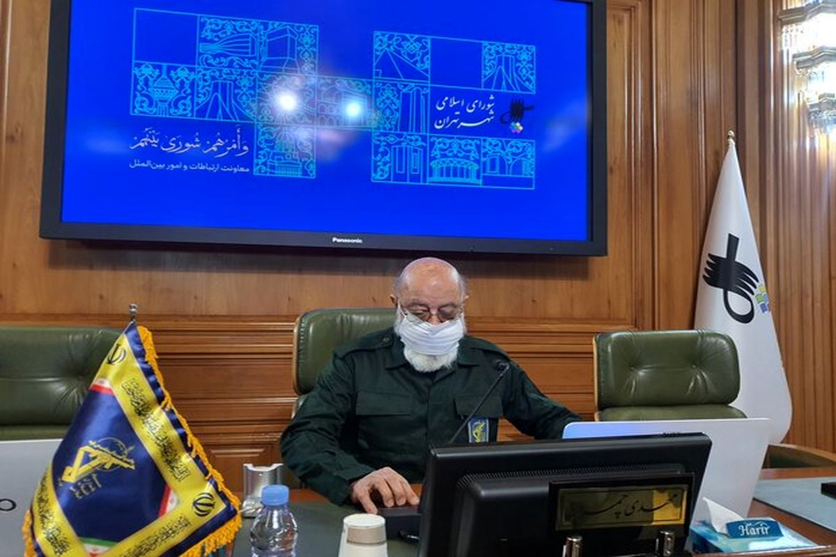 حضور مهدی چمران و پرویز سروری با لباس سپاه در جلسه شورای شهر تهران