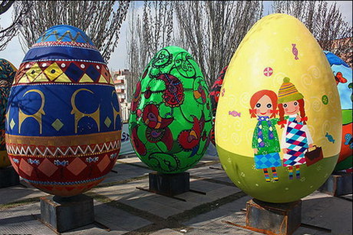 رنگ آمیزی ۴۲۰ تخم مرغ نوروزی در تهران به همت شهرداری