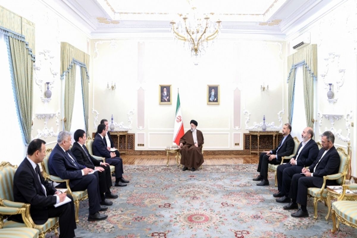رئیس جمهور: ایران و ازبکستان با توجه به ظرفیت‌های متقابل باید سطح روابط را ارتقا دهند/ تاکید بر ضرورت تسریع در اجرایی کردن توافقات روسای جمهور ایران و ازبکستان
