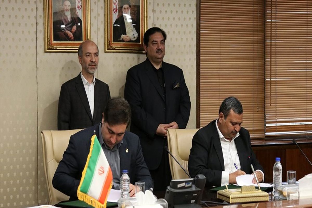 قرارداد تجاری تبادل انرژی بین ایران و پاکستان امضا شد/ چشم انداز ۴۰۰ مگاوات تبادل برق سالانه دو کشور