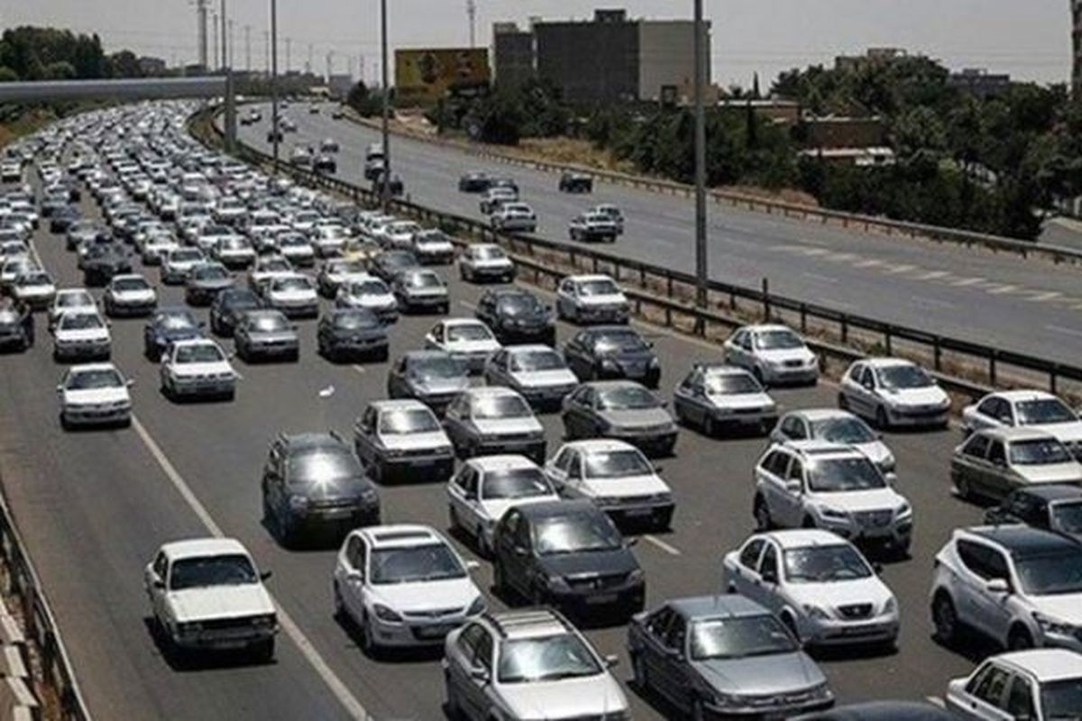 ترافیک در آزاد راههای استان قزوین نیمه سنگین است