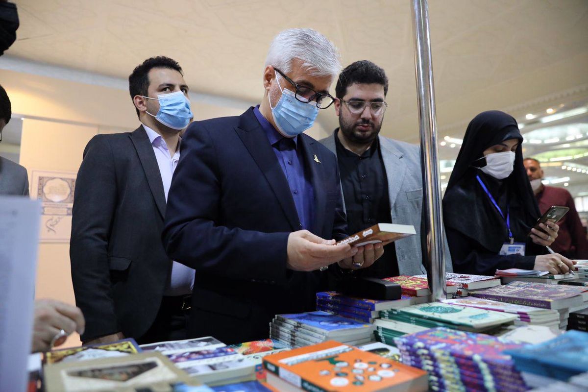 بازدید وزیر ورزش و جوانان از نمایشگاه بین‌المللی کتاب تهران