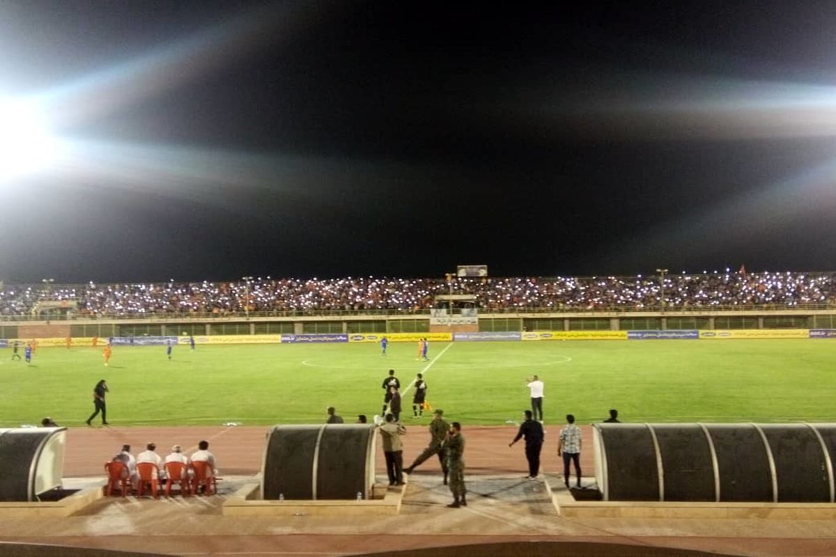 حاشیه دیدار مس و ملوان؛ از حضور پررنگ هواداران تا استقبال مدیران دو باشگاه