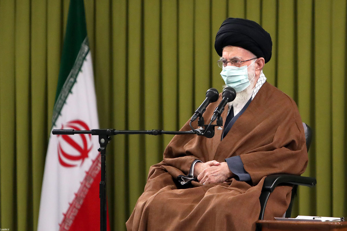 کانون تزریق امید به کشور باشید؛ از مسئولان کار جدی و واقعی مطالبه کنید/ کار بزرگ انقلاب هویت‌بخشی به دانشگاه بود به تبع هویت‌بخشی به ملت ایران